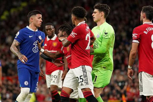 Enzo Fernández 'aziou' após o golo de Bruno Fernandes (vídeo)