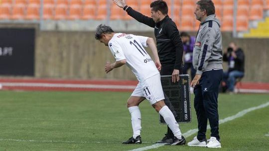 Miura jogou 20 minutos, foi eleito Homem do Jogo e levantou polémica (veja o resumo)