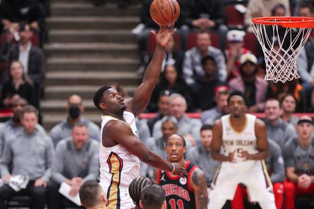 Estrela dos Pelicans (literalmente) em maus lençóis com atriz porno