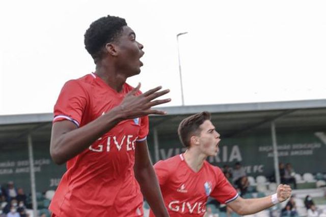 Contactos para renovar com goleador dos sub-23