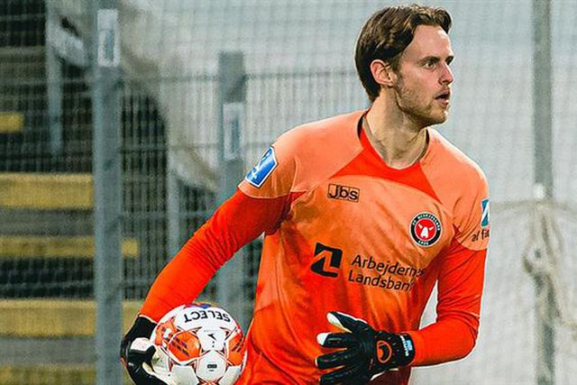 Oficial: guarda-redes islandês chega do Midtjylland