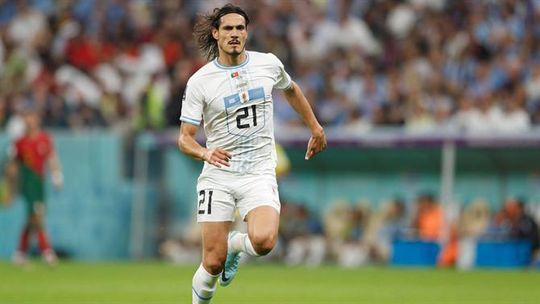 Oficial: depois de rescindir com o Valência, Cavani já tem novo clube