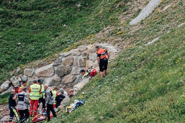 Grave queda de Gino Mader na Volta à Suíça