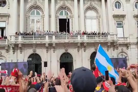 Nos Paços do Concelho cantou-se pelo «João Mário lampião»