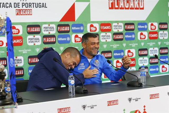 O momento entre Sérgio Conceição e Pepe que provocou gargalhada geral