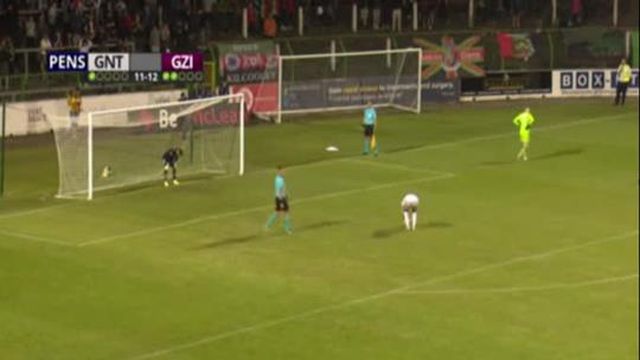 Insólito: guarda-redes defende penálti, celebra… mas a bola entra