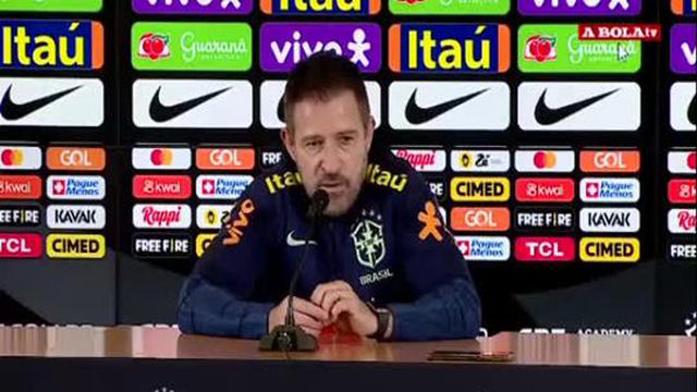 Selecionador brasileiro elogia alvo do Benfica