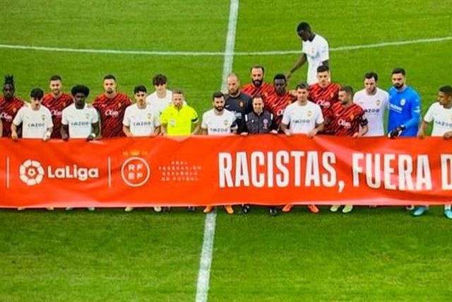 Defesa do Valência recusa participar na campanha anti-racismo da La Liga (foto)