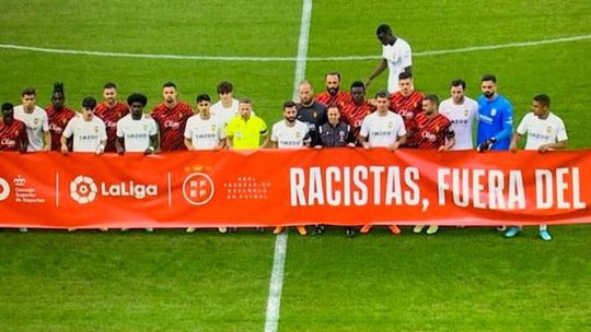 Defesa do Valência recusa participar na campanha anti-racismo da La Liga (foto)