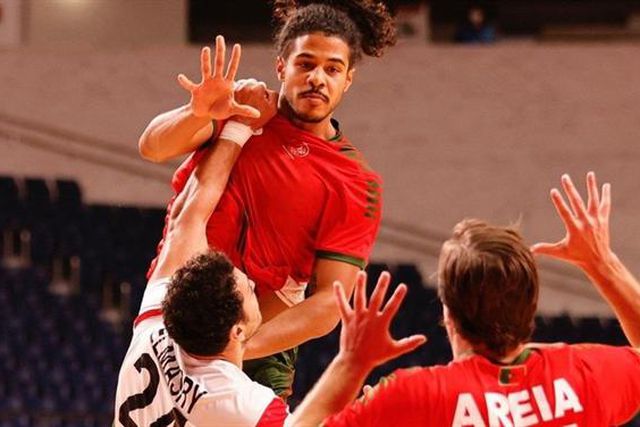 André Gomes vai jogar na Arábia Saudita (com ordenado principesco)