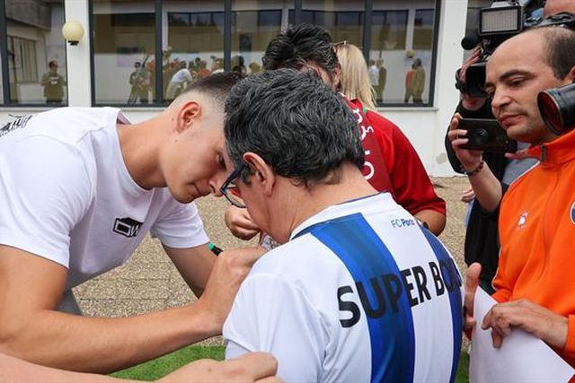 António Silva autografou camisola do FC Porto e jogou pelo Sporting nos matraquilhos (fotogaleria)
