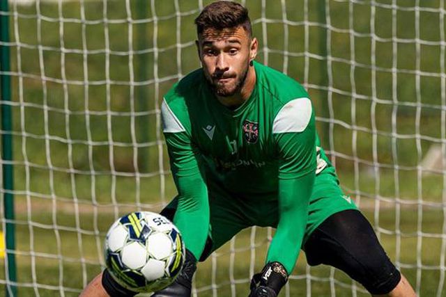 João Victor de saída