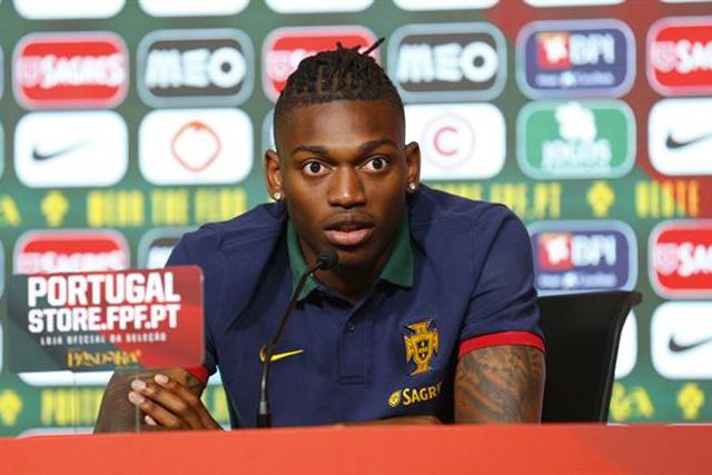 Rafael Leão é titular no Milan mas não na Seleção: eis a visão do jogador