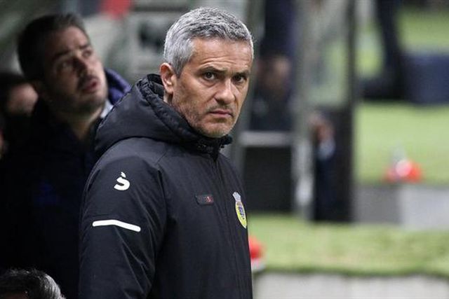 Oficial: Mais um treinador português no futebol brasileiro