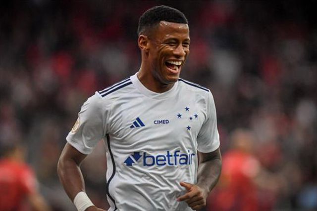 Que estreia de sonho para Arthur Gomes no Cruzeiro! (vídeos)