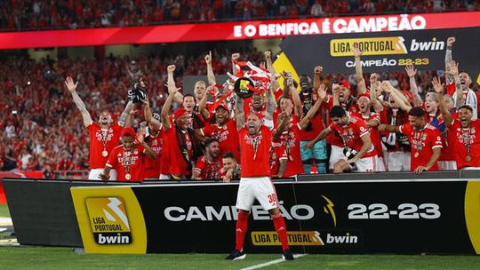 Luz em erupção expeliu um BENFICA CAMPEÃO!