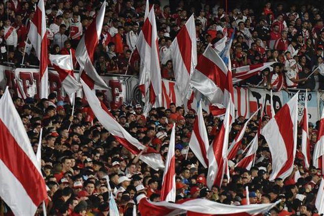 Tragédia: Jogo do River Plate suspenso após morte de adepto no Monumental