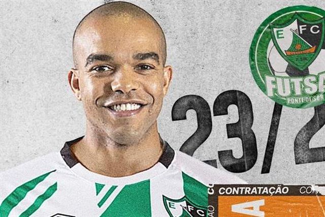 Oficial: Eléctrico anuncia ex-jogador do Barcelona e vencedor da Champions