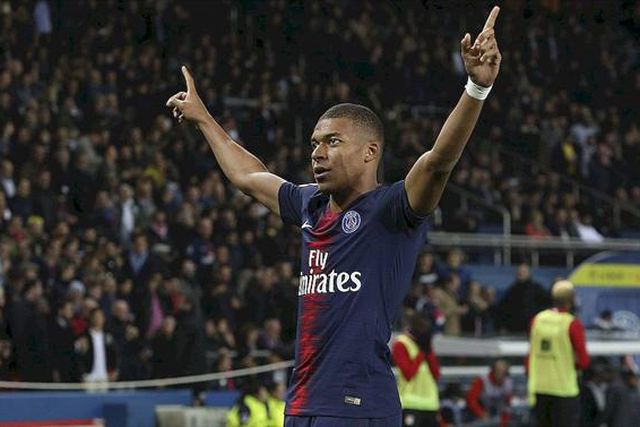 Florentino Pérez aguarda por sinal de Mbappé para avançar