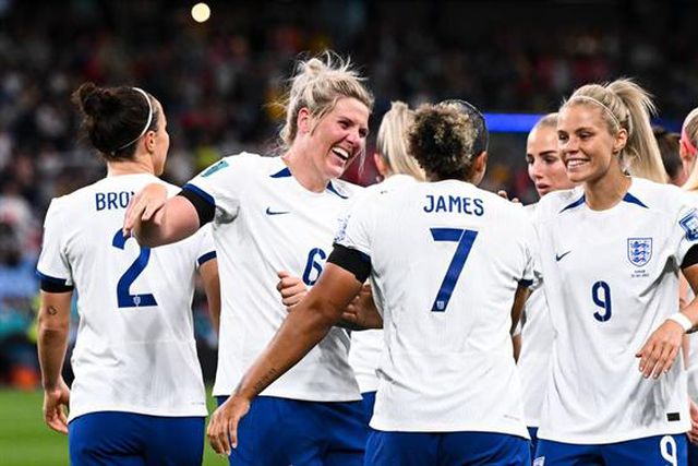 Vitória com recorde deixa Inglaterra a um passo dos oitavos de final