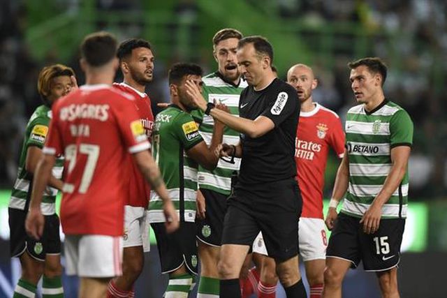 Benfica pediu penálti sobre Bah (vídeo)