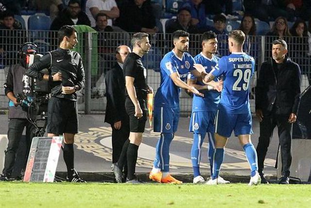 Cinco reis para dois tronos