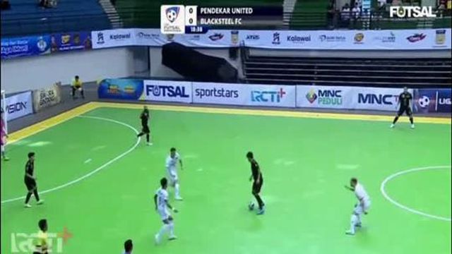 Aos 37 anos, Ricardinho assina golaço na Indonésia