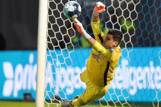 Sepahan leva Payam em definitivo 