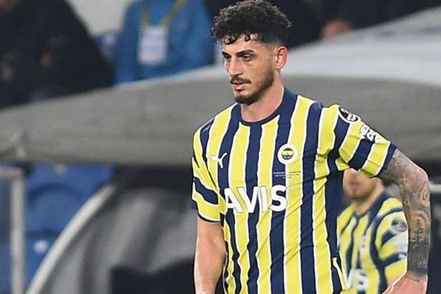 Polémica: Jogador de Jorge Jesus acusado de cuspir em adversário (vídeo)