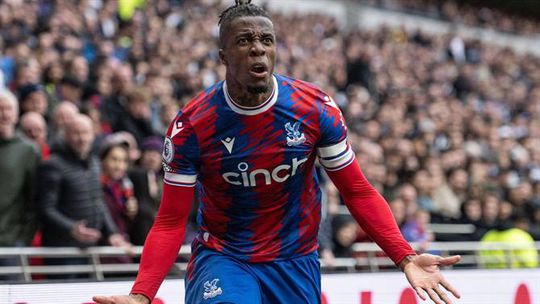 Galatasaray anuncia negociações para contratar Zaha