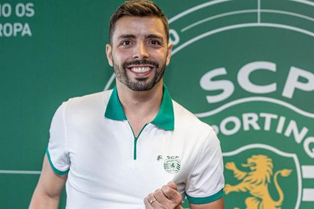 Oficial: Gonçalo Portugal renova com o Sporting e recebe algo especial no momento da assinatura
