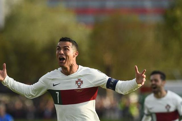 Ronaldo agradece noite incrível com recorde e até a mascote fez 'siiiii'.... (vídeo)