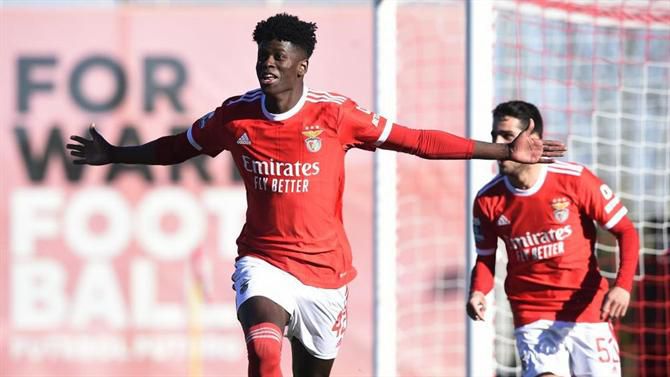 Benfica segura Benchimol