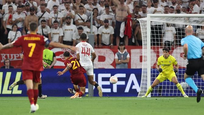 Dybala adianta a Roma na final (vídeo)