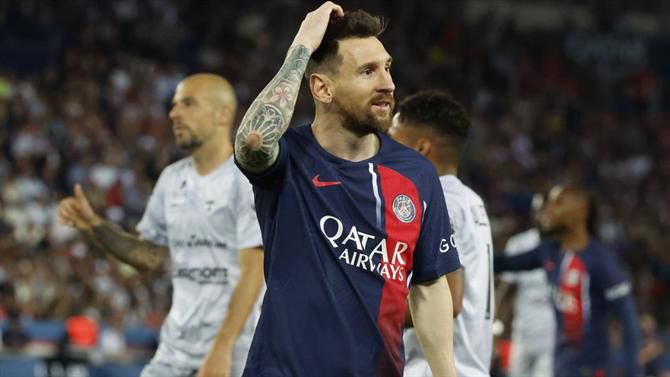 Messi foi assobiado na despedida e 'dispensou' volta de honra