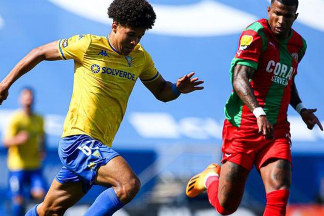 ‘Canarinhos’ acabam em festa: mais dois em campo... e no marcador (veja o resumo)