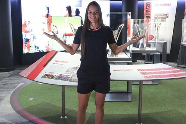 Benfica anuncia saída de internacional brasileira