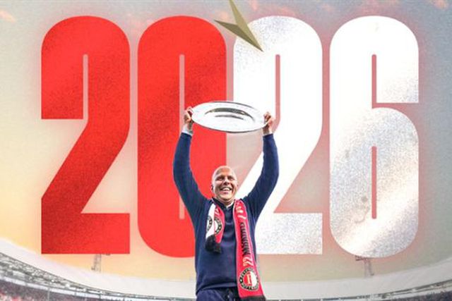 Oficial: Arne Slot renova contrato