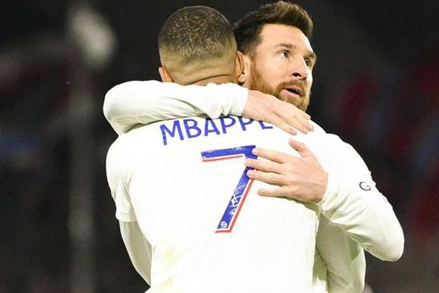 Mbappé defende Messi: «Não teve o respeito que merecia em França»