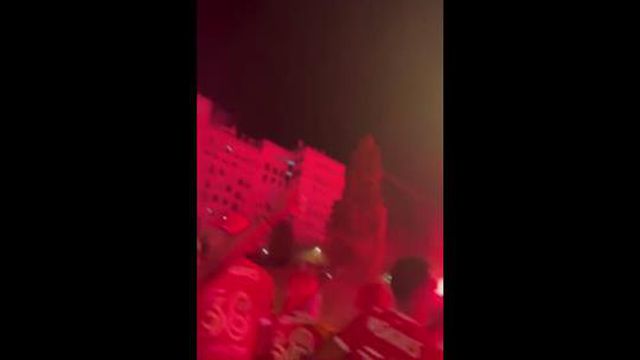 A saída do Benfica da Luz num festival de pirotecnia incrível