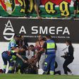 Susto com adepto na bancada do Estádio José Gomes