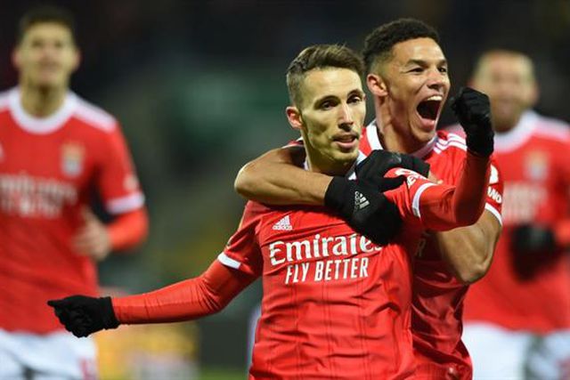 Golo de Grimaldo entre os cinco melhores da época