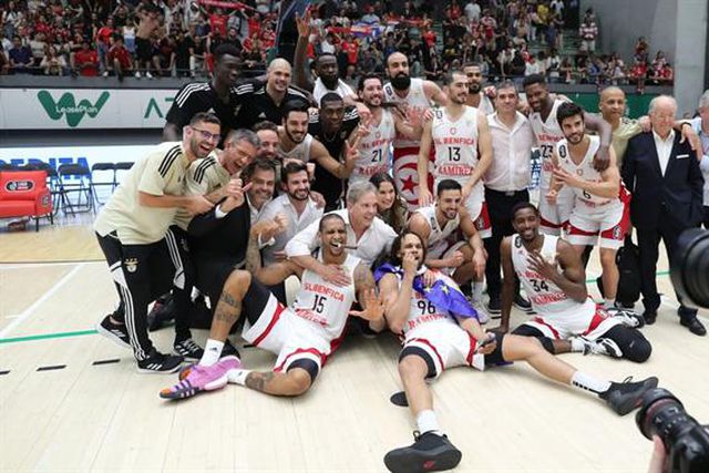 Benfica recusou receber troféu de campeão no João Rocha!