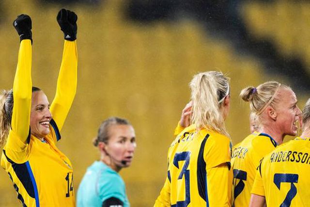 Suécia vence com reviravolta