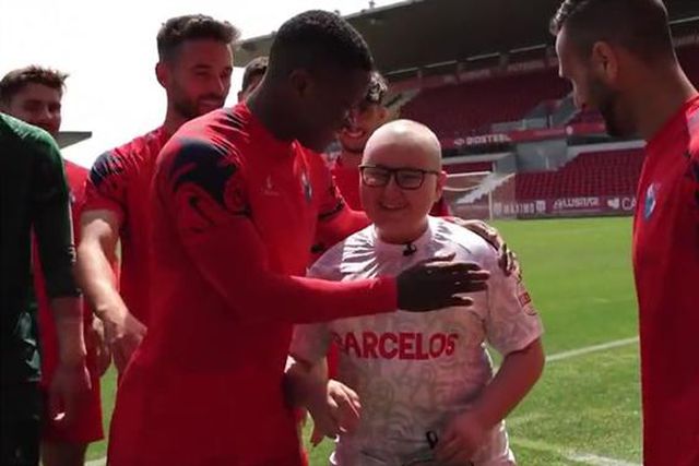 'Galos' partilham história comovente e pedem ajuda (vídeo)