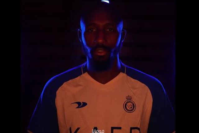 Oficial: mais um companheiro para CR7 e reforço para Luís Castro