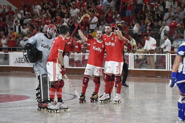 Benfica dá 'manita' ao FC Porto (e com Rui Costa ao rubro na bancada)