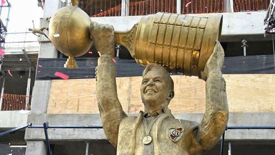 A (gigante) estátua de Marcelo Gallardo (vídeo)