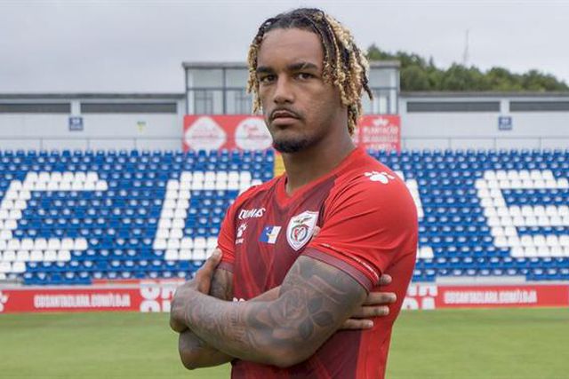 Oficial: Matheus Araújo fica mais uma época nos Açores