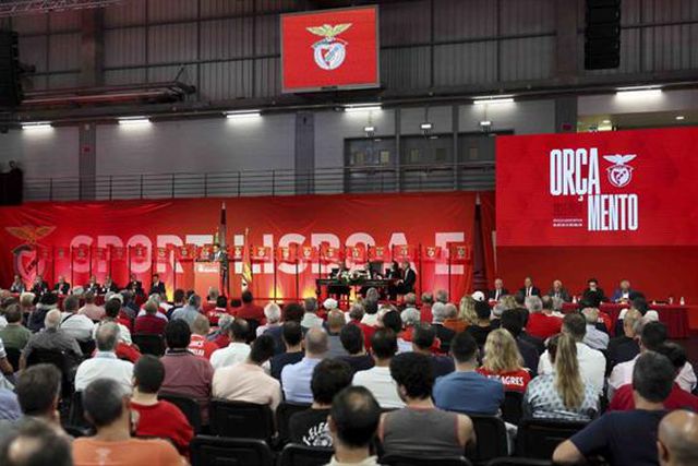 Ovação para pedido de mudança mental nos duelos com FC Porto